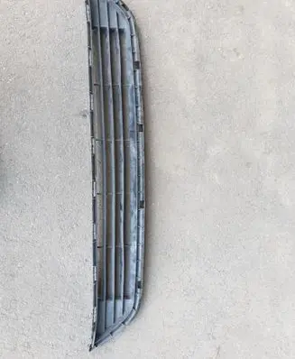Toyota Avensis T270 Front bumper lower grill 5311205100