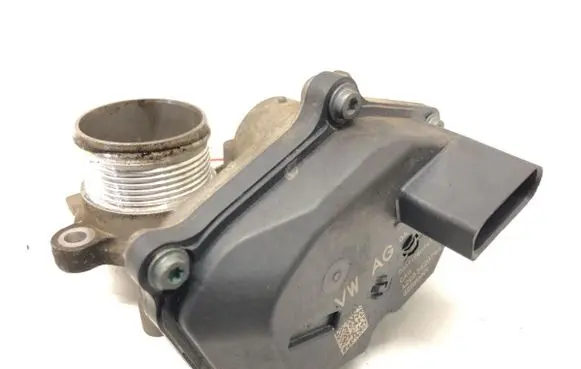 Volkswagen Golf VII EGR valve 04L131501C