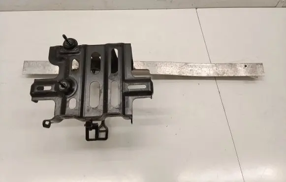 Battery bracket