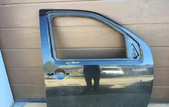 Nissan Pathfinder R51 Front door