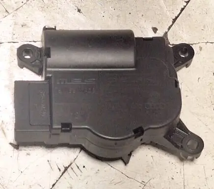 Audi Q7 4L Air flap motor/actuator 52411483R04 3093694 050906D05