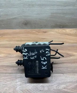 Volkswagen Golf V ABS Pump 1K0907379E 10096003493 00007194D2