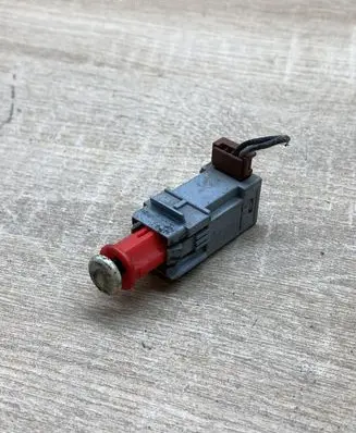 Opel Zafira A Brake pedal sensor switch 09185907