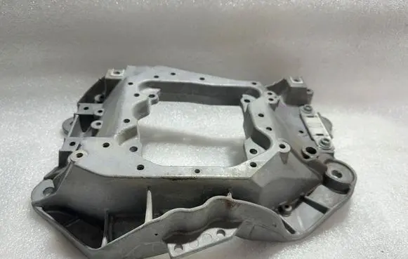 Gearbox mounting bracket