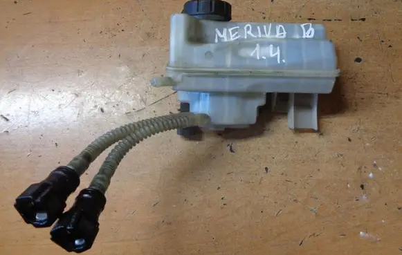 Opel Meriva B Brake fluid reservoir 32666979