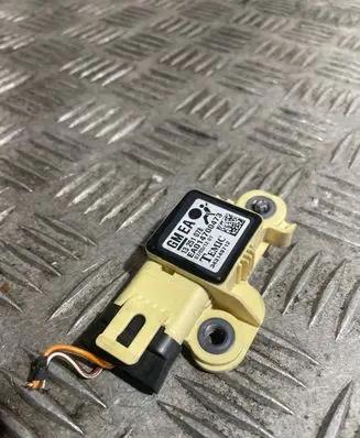 Opel Zafira B Airbag deployment crash/impact sensor 13251078 343149712 EA014700473