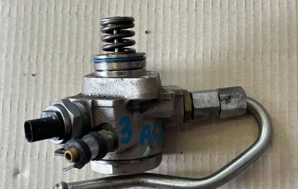 Skoda Fabia Mk3 (NJ) Fuel injection high pressure pump 04E127026L 040516 2349288
