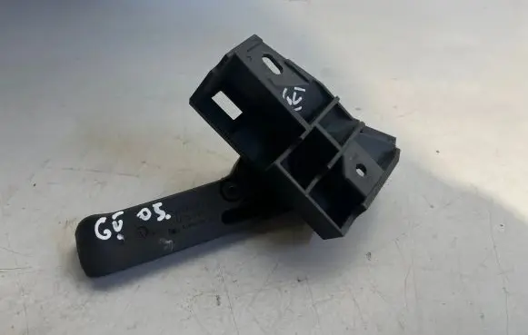 Engine bonnet (hood) release handle