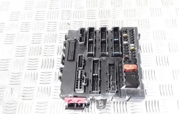 Opel Vectra C Fuse module 13125485 519029102