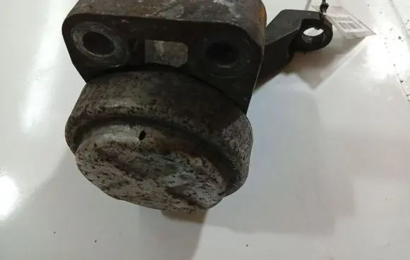 Ford Galaxy Engine mount bracket 