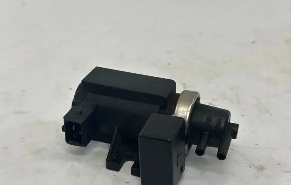 BMW 5 E39 Valve vacuum 2247906 11742247906 7796634