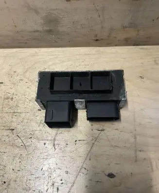 Renault Trafic III (X82) Glow plug pre-heat relay 271206395R