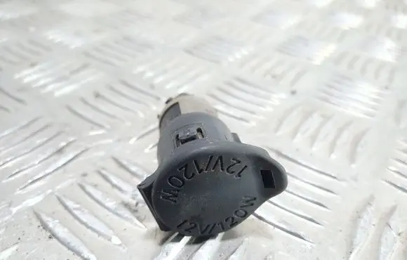 Toyota RAV 4 (XA20) Cigarette lighter rear 