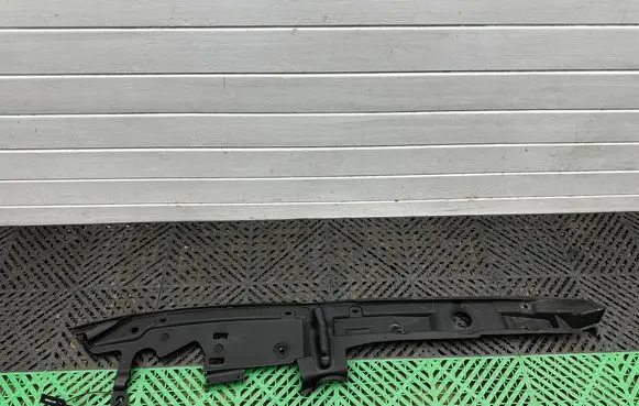 BMW M8 F91 F92 G14 G15 Engine compartment rubber 7371510