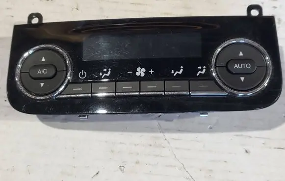 Maserati Levante Climate control unit 670080282 DDM3636