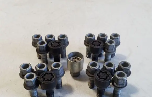 Nissan Qashqai J12 Nuts/bolts 