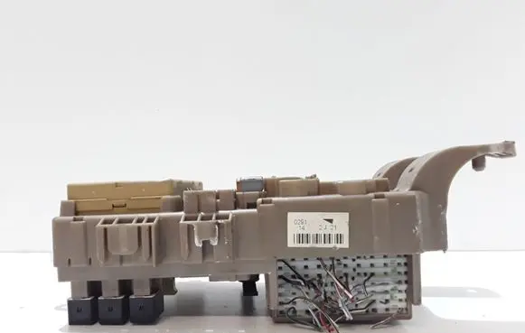 Toyota Corolla Verso E121 Fuse module 8264113040 2323000231