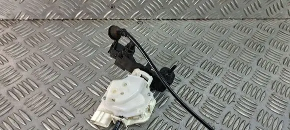 Mitsubishi Outlander Fuel tank cap lock