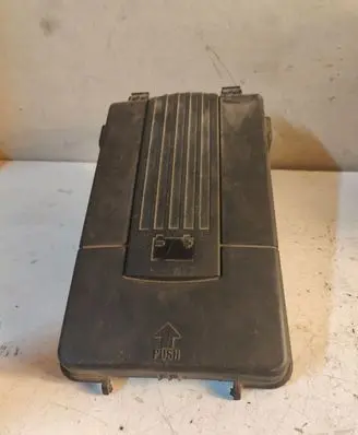 Volkswagen PASSAT B6 Battery box tray 1K0915443