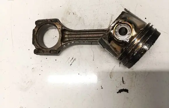 Volkswagen Golf IV Piston with connecting rod 028h