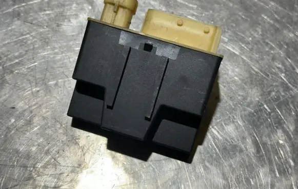 Citroen C5 Glow plug pre-heat relay 9652021180