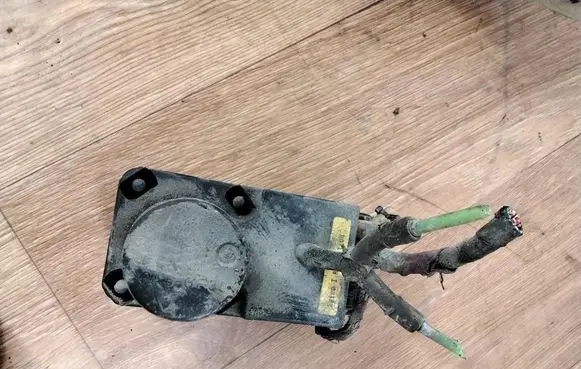 Audi A4 S4 B5 8D Central locking vacuum pump 4A0862257F
