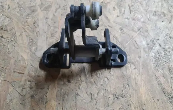 Mercedes-Benz Sprinter W906 Sliding door middle roller runner A9067600347