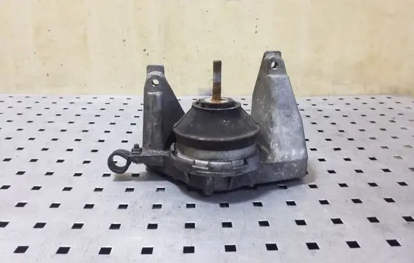 Audi A6 S6 C4 4A Engine mount bracket 4A0199352A