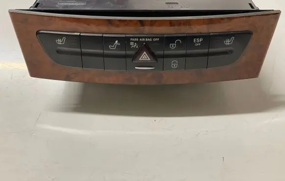 Mercedes-Benz E W211 CD/DVD changer A2116800572