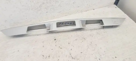 Trunk door license plate light bar