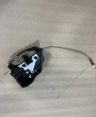BMW 4 F32 F33 Front door lock 053702