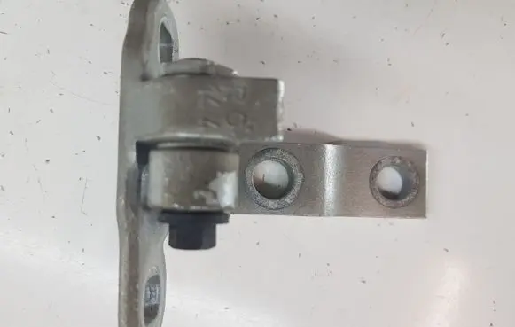 Volvo S90, V90 Front door upper hinge 31371553