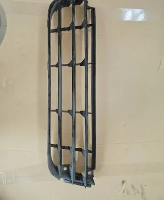 Volkswagen Touran I Front bumper lower grill 14986