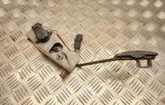 Mazda 3 I Accelerator throttle pedal 140621061