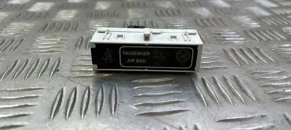 Passenger airbag on/off switch