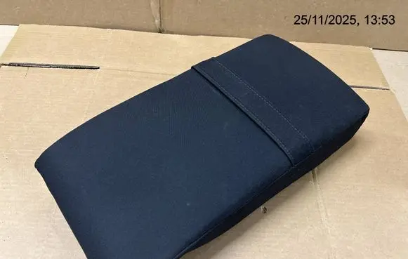 Toyota Avensis T270 Rear seat armrest 