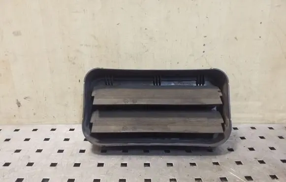 Citroen DS4 Quarter panel pressure vent 9658246080