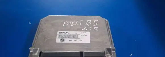 Volkswagen PASSAT B5 Engine control unit/module 3B0907557 5WP4290