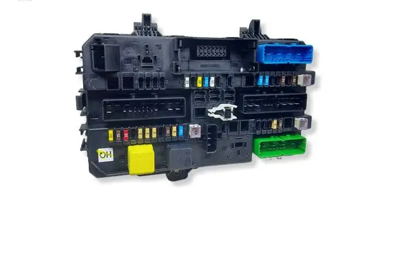 Opel Zafira B Fuse module 13220831KASACJ 13220831