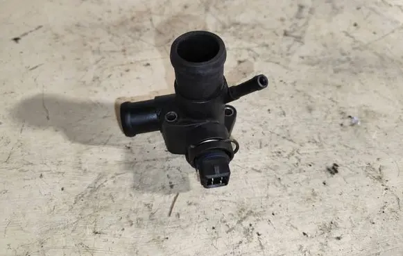 Engine coolant pipe/hose
