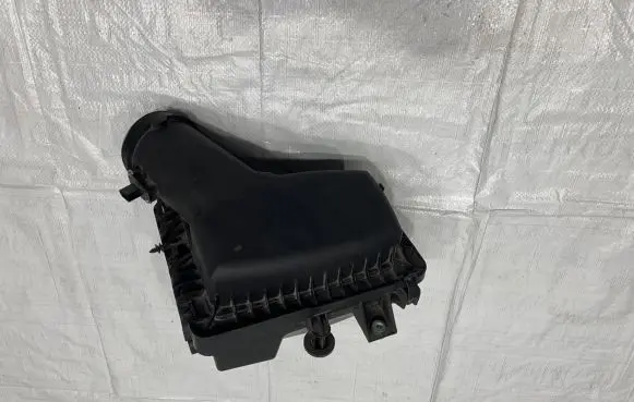 Ford Mustang VI Air filter box JR3C-9600