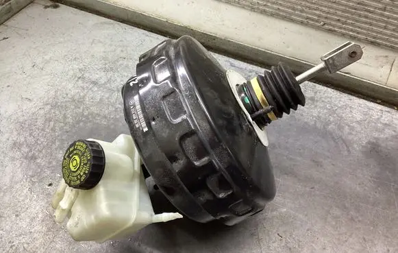 Mercedes-Benz CLS C218 X218 Brake booster A2124303330