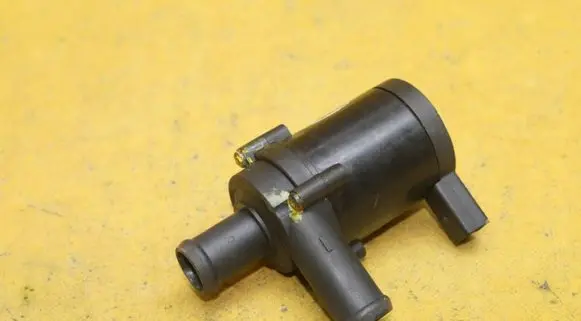 Volkswagen Polo IV 9N3 Electric auxiliary coolant/water pump