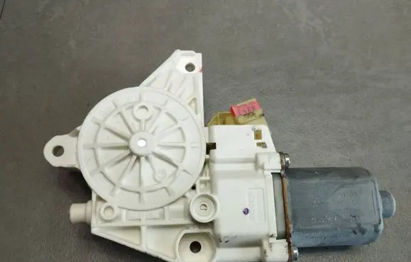 Mercedes-Benz ML W164 Front door window regulator motor A2518200742 0604 997082102
