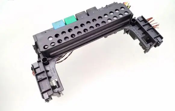 Mercedes-Benz B W245 Relay mounting block A1695450001 A0025422619 A0025421319