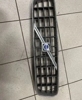 Volvo XC90 Front bumper upper radiator grill 8620641