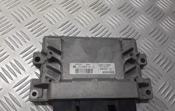 Dacia Sandero Engine control unit/module ECU 82011117953
