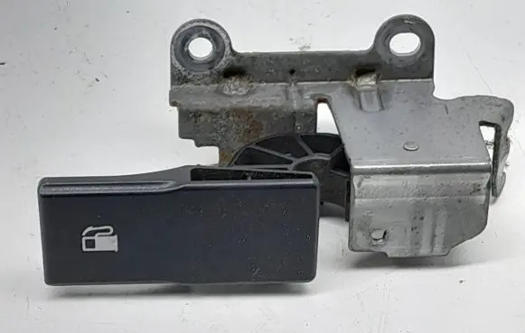 Subaru XV I Fuel cap release pull handle 