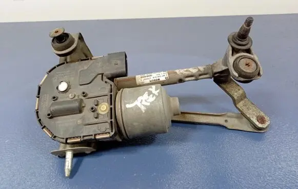 Seat Altea XL Front wiper linkage and motor 5P0955024D