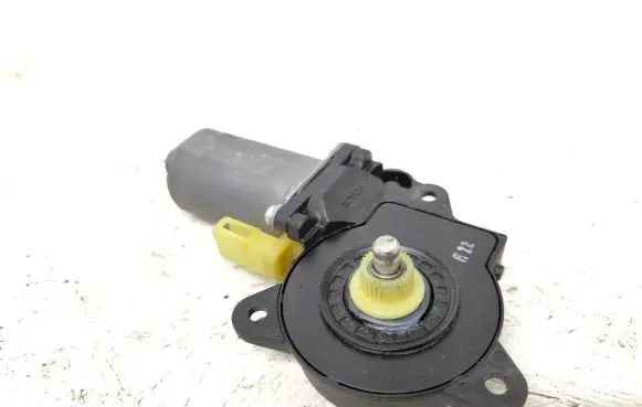 Ford Fiesta Front door window regulator motor 0130821938